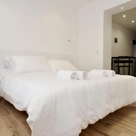 Apartment Tirana Accommodation *