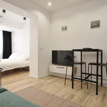 Tirana Accommodation *